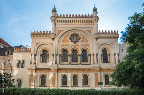 Side view of the Spanish Synagogue at Prague's Jewish Quarter - Prague, Czech Republic © Bernard Barroso