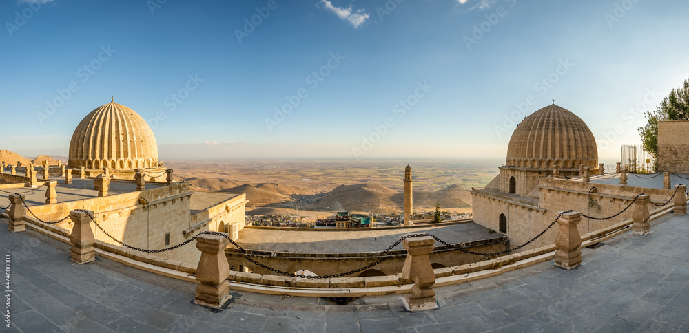 Fototapeta premium Panorama of Zinciriye Medresesi in Mardin, Turkey
