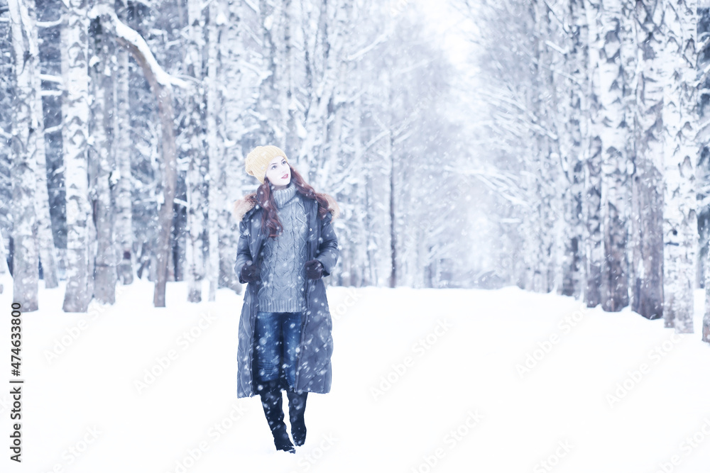 Beautiful girl in a beautiful winter snow Beautiful girl in a beautiful winter snow
