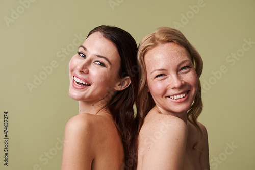 Photos Vivacious girls laughing out loud while posing back to back to each other