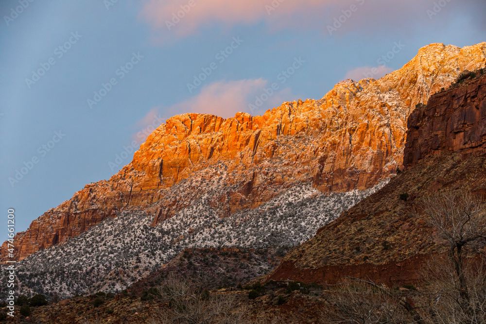 Fototapeta premium Winter sunrise in Zion National Park, United States of America