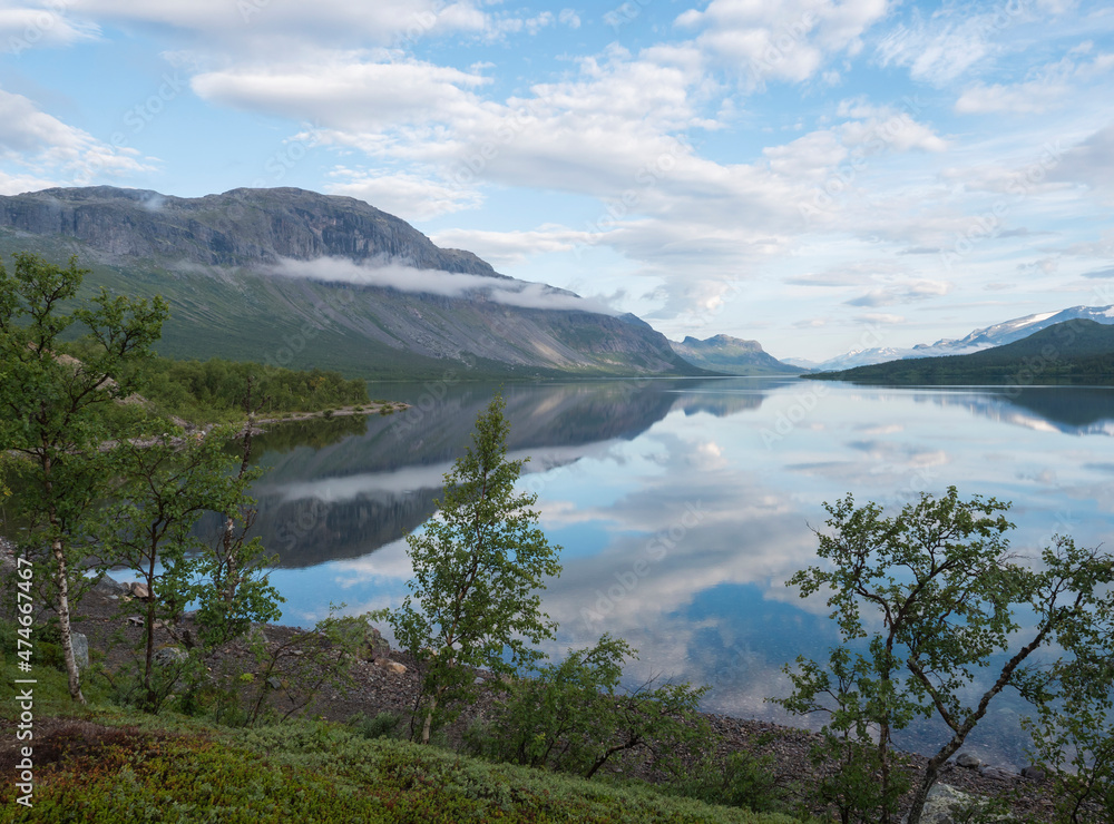 Φωτογραφία Beautiful moring on the shore of lake Lulealven, Lule river dam in Saltoluokta in Sweden Lapland