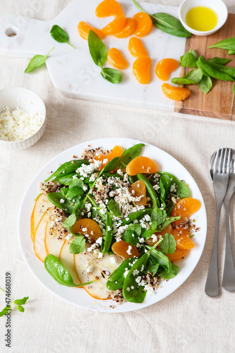 Spinach and quinoa salad with pears, oranges and ricotta. Healthy Meal prep. Plant-based dishes. Green living. Vegan recipe. Food styling. Vegetarian cuisine. Healthy eating. Weight loss food.