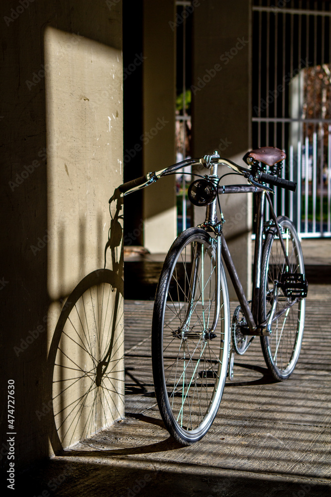 Bicicleta antigua y muy bonita en la calle Bicicleta antigua y muy bonita en la calle