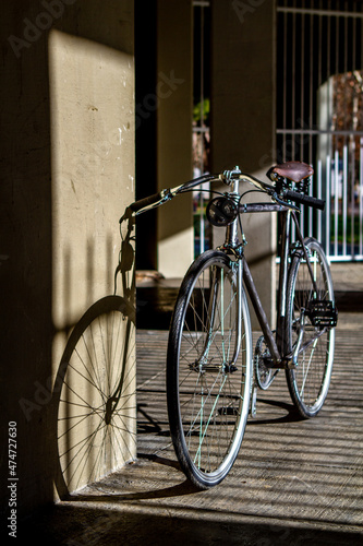 Bicicleta antigua y muy bonita en la calle 