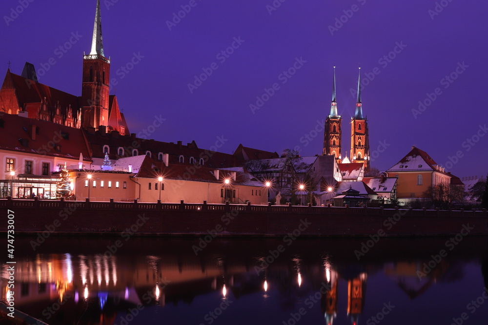 Katedra Wrocław, noc,  zima, śnieg - obrazy, fototapety, plakaty 