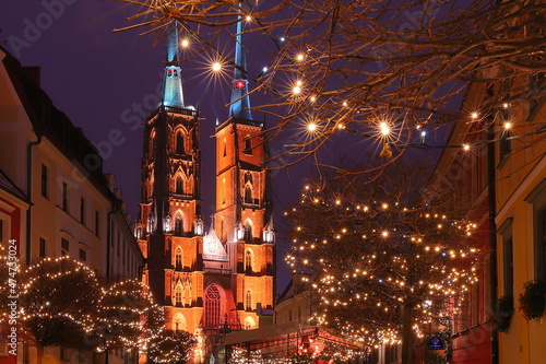 Katedra Wrocław, wierze, noc, lampki, święta, ulica, Boże Narodzenie © Marcin