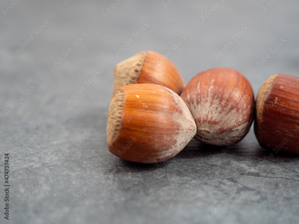 Obraz premium Hazelnuts on a wooden background.