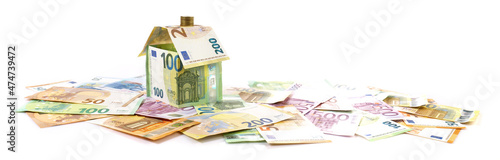 Haus aus Geldscheine, Hauskauf, Kredit - Symbol Panorama Freigestellt photo