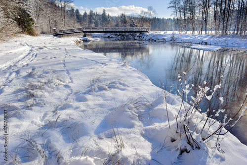 Fluss Ammer im Winter mit Eis und Schnee © Wolfilser