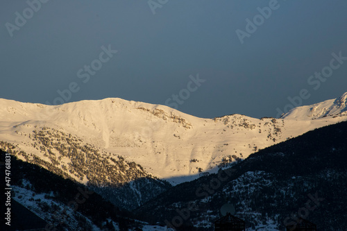 Montañas nevadas en la Valh d'Aran