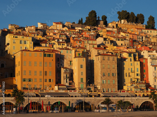 la vieille ville de Menton au lever du soleil - Côte d'Azur