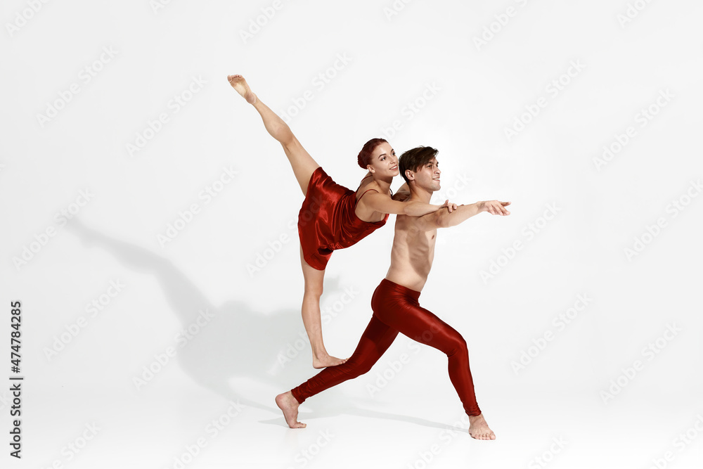 Obraz premium Couple dancing ballet isolated on white background