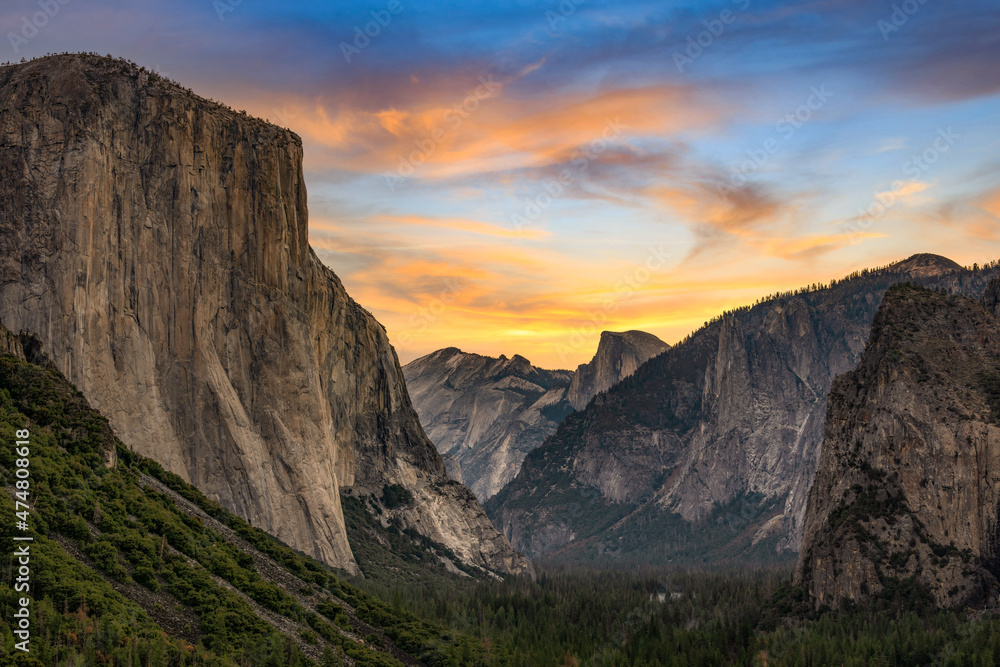 Yosemite tunnel view with sunset