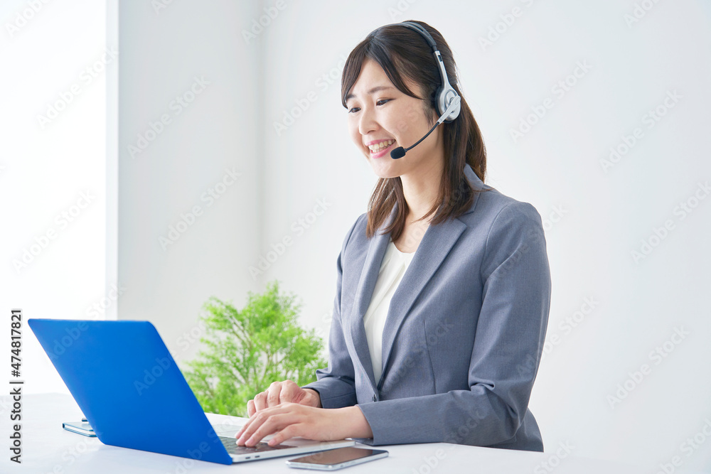 女性　オペレーター