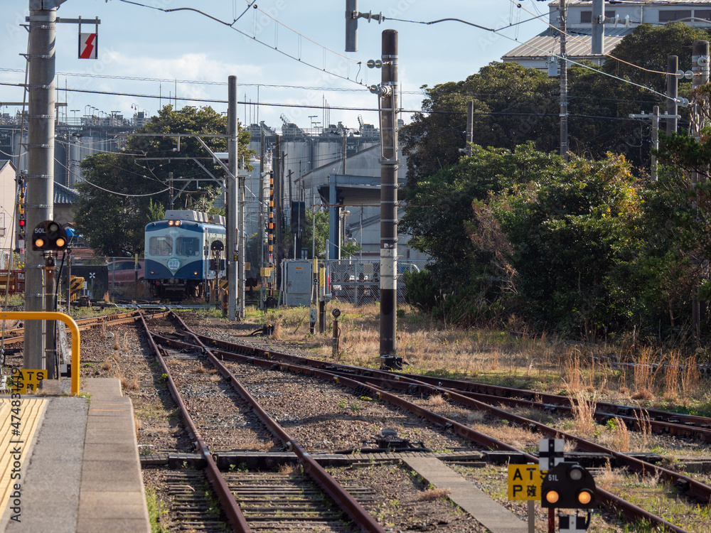 Fototapeta premium 銚子駅に入線する銚子電鉄2000系
