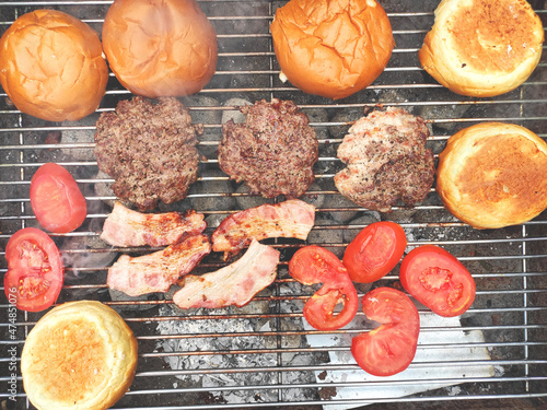 Fotografie Burgery na grillu