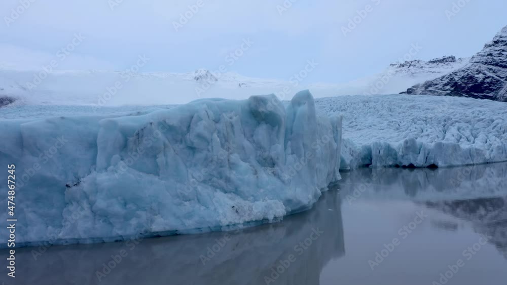 Panning shot of Fjallsárlón glacier lagoon and Vatnajökull in South Iceland Panning shot of Fjallsárlón glacier lagoon and Vatnajökull in South Iceland