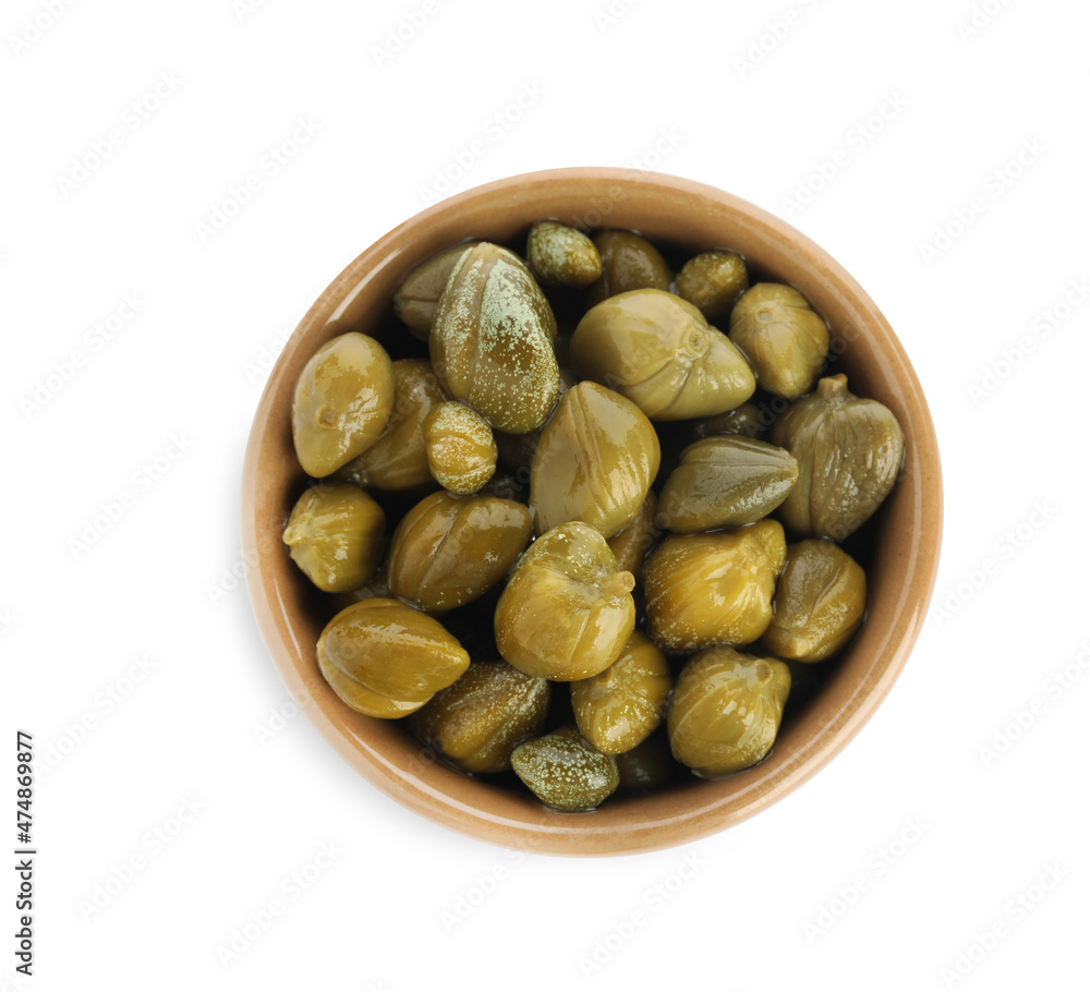 Obraz premium Capers in bowl isolated on white, top view