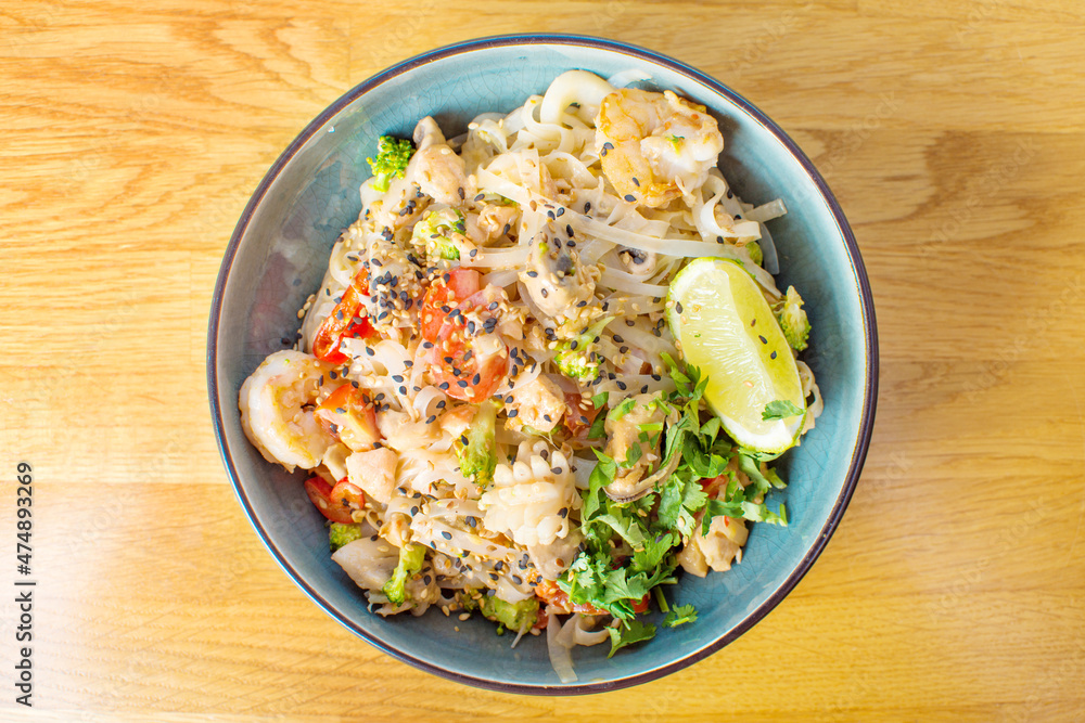spaghetti with seafood, Chinese cuisine, menu spaghetti with seafood, Chinese cuisine, menu