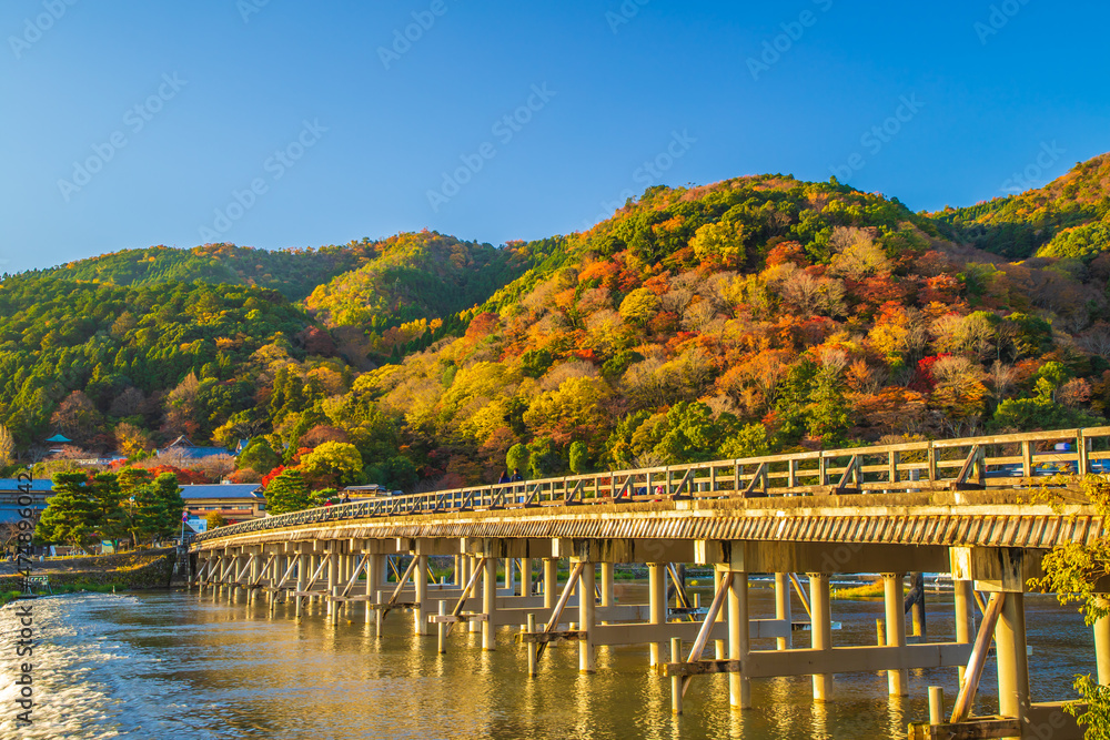 京都府嵐山　紅葉の渡月橋　