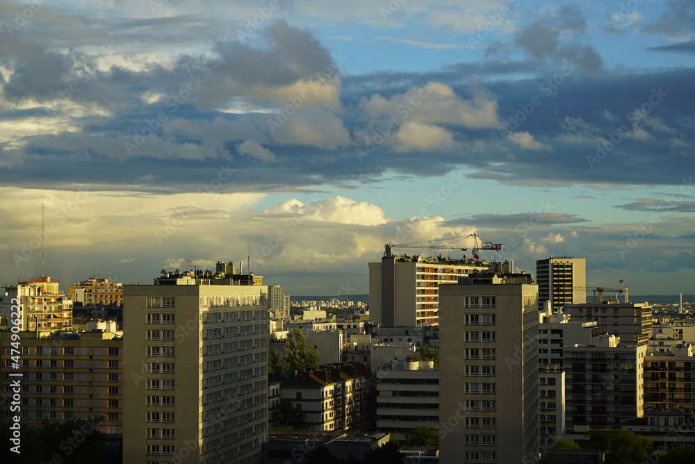 Les tours de Paris en fin de journée Les tours de Paris en fin de journée