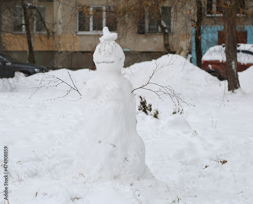 A snowman in the courtyard of a residential building