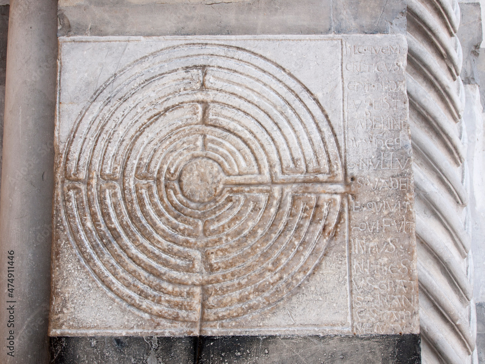 Italia, Toscana, la città di Lucca. La Cattedrale di San Martino. The Labyrinth. Italia, Toscana, la città di Lucca. La Cattedrale di San Martino. The Labyrinth.
