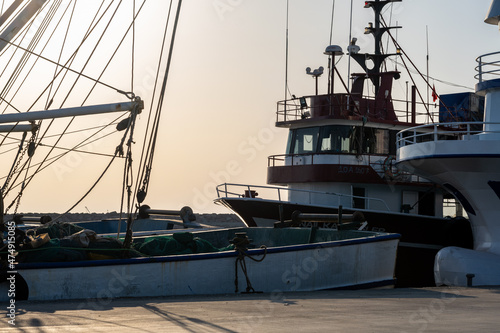 Fischerboote in Enez Edirne Türkei. Abenddämmerung.