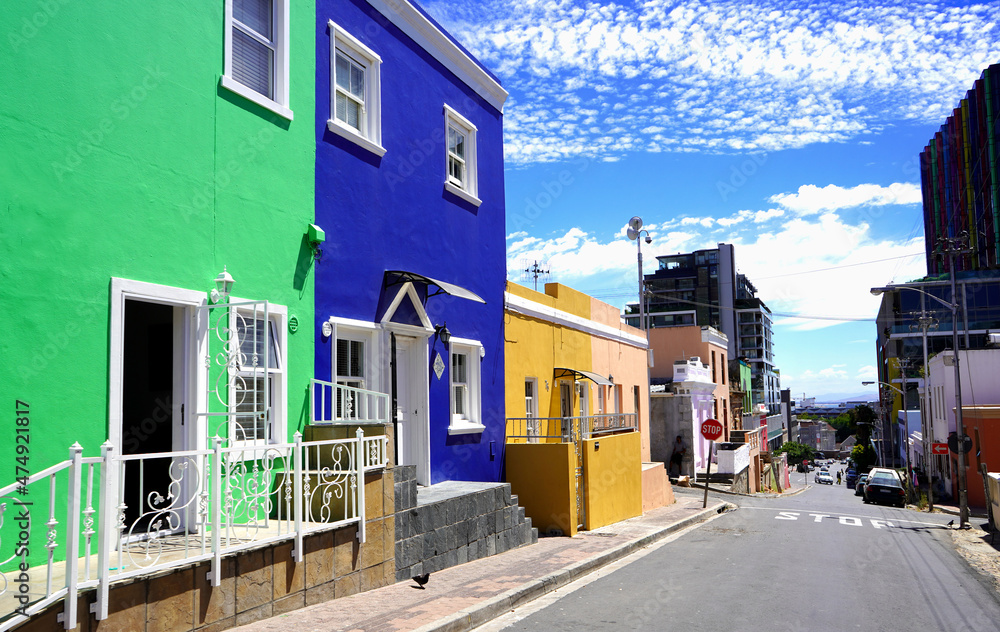 Fototapeta premium Distinctive bright houses in the bo-kaap district of Cape Town, South Africa