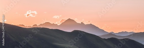 Coucher de soleil en montagne dans les Pyrénées