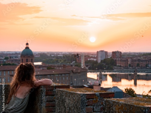 Vue sur Toulouse et sur la Garonne au coucher du soleil depuis la Dalbade