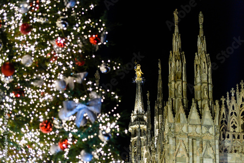 Luci e alberi di Natale a Milano, Natale 2021 photo
