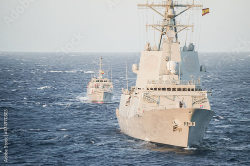 Fényképezés us nato navy military ships sailing at sea during a nato humanitarian operation