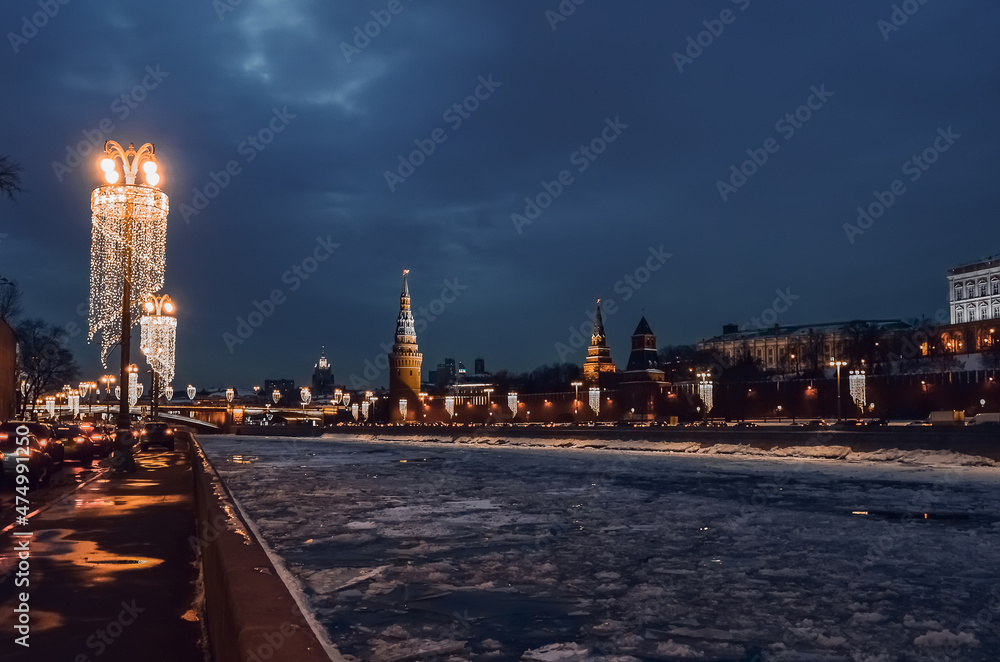 Obraz premium Panorama of winter Moscow apital of Russia. Kremlin, Kremlin wall, churches, Grand Kremlin Palace