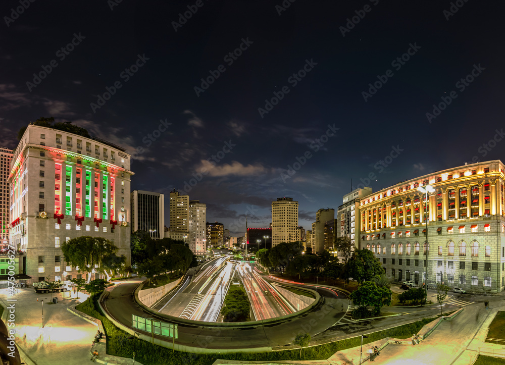 Obraz premium Sao Paulo, Brazil December 12 2021. Panoramic view of Anhangabau Valley, city hall building, Light Shopping mall, and entrance of Anhangabau Tunnel and 23 de Maio Avenue in downtown Sao Paulo