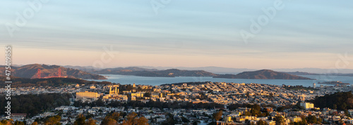 Canvas Print Panoramic View of the San Francisco Downtown and Surranding During Sunny Sunrise