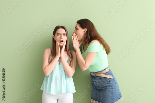Young gossiping women on co...