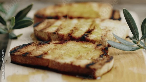 Bruschette di pane con olio e origano su tagliere di legno photo