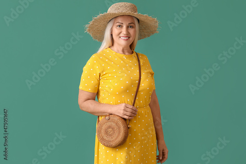 Mature woman in straw hat w...