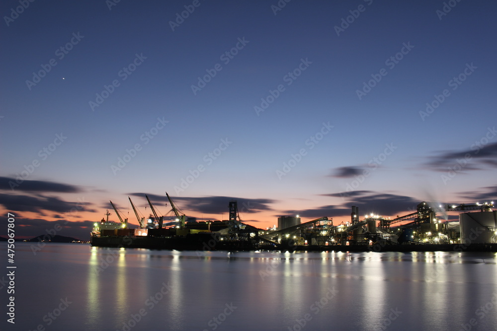 Fototapeta premium 周南コンビナートの夜景!日本11大工場夜景都市の写真