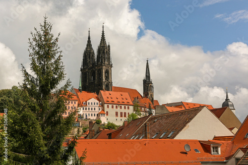 Blick auf den Meißner Burgberg mit Dom und den Dächern der Altstadt