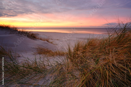 Morze Bałtyckie, zachód słońca, wydmy, plaża, Kołobrzeg, Polska  © Konrad Uznański