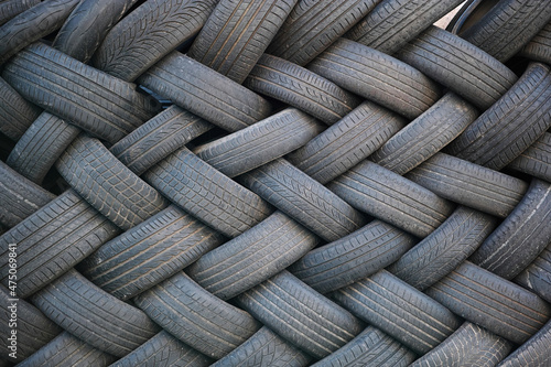 Foto used tires arranged in an original way