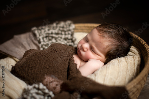 Bebé Recién Nacido durmiendo dulcemente