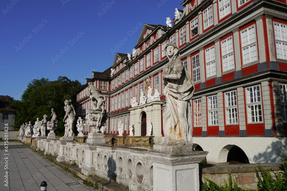 Skulpturen vor Schloss Wolfenbüttel