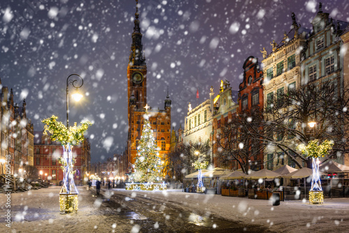 Beautiful Christmas tree in the old town of Gdansk at snowy night. Poland © Patryk Kosmider