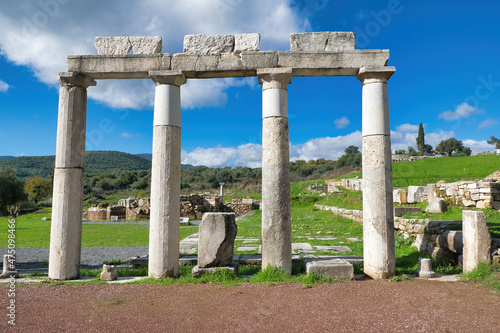 Canvas Print Ancient Messina: A leading archeological site, more important than Ancient Olymp