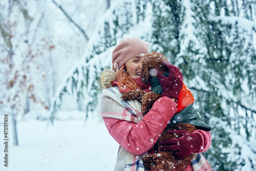 Unbreakable bonds between a woman and a dog at snowy park