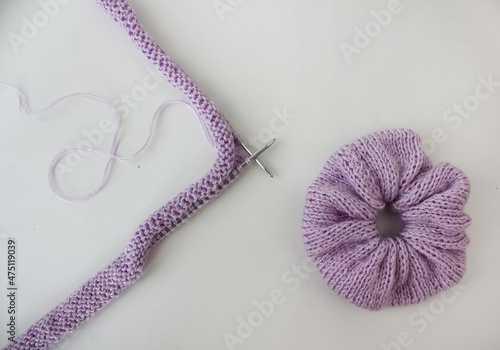 Fotografie close up knit on the spokes a pattern of soft acrylic yarn and example of knitte